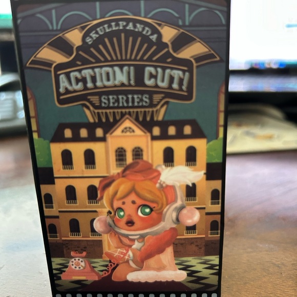 Popmart Skullpanda Action! Cut! Series Vinyl Figure (craft service) - Picture 5 of 5
